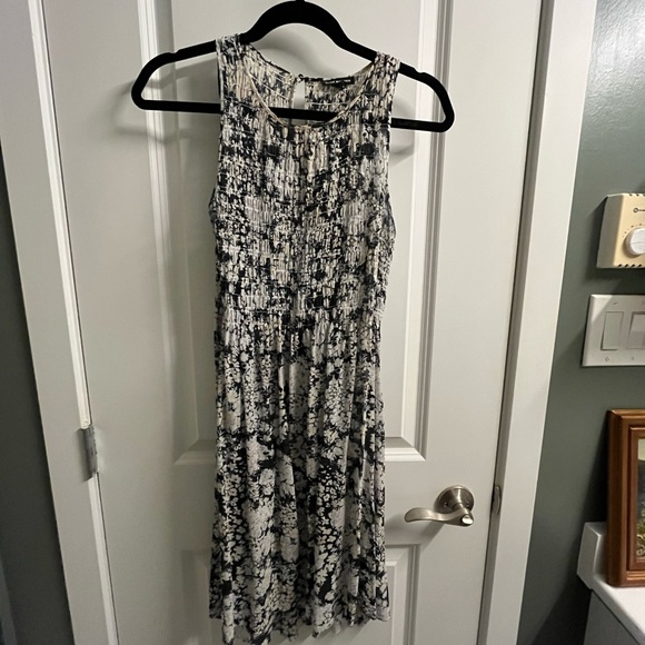 Club Monaco sleeveless flower dress - Picture 3 of 4